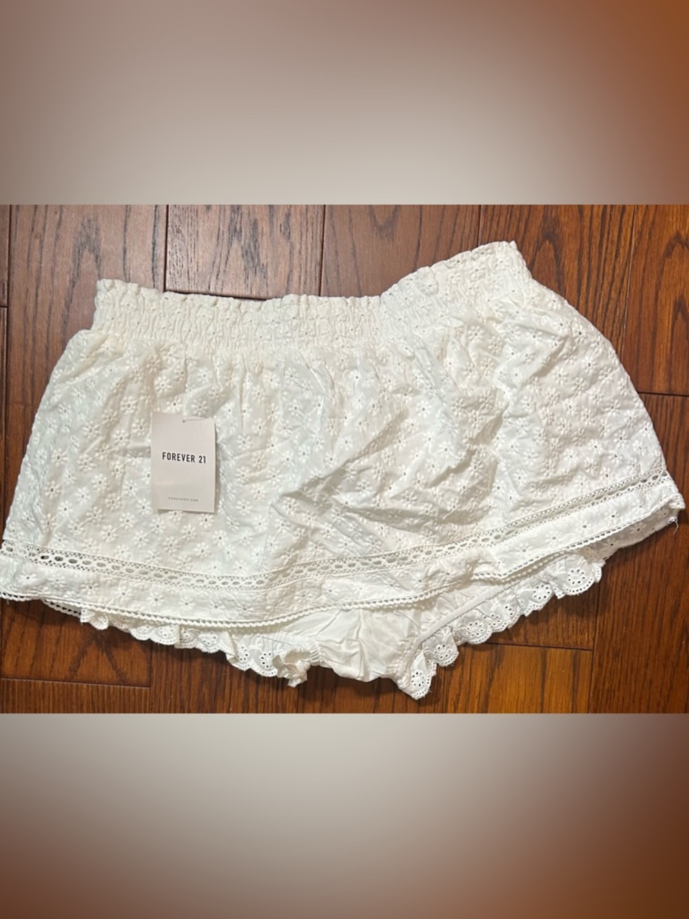 NWT Forever 21 White Bloomer Eyelet Shorts - Picture 4 of 4